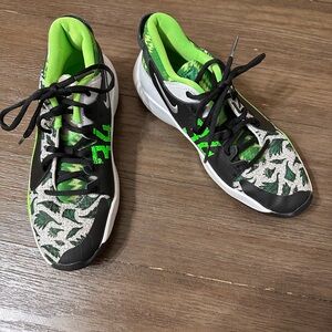 Sz 6.5 boys Nike Zoom Freak 2 "Naija" basketball shoes